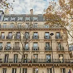 Apartment Notre Dame De Paris By Studio Prestige
