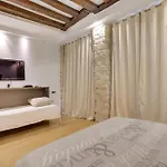 Marais - Appartement Parisien Pour 5 Personnes