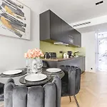 Stylish 2 Bedroom Near Montmartre Sacre Coeur