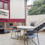 Studio With Little Garden-Terrace At Trocadero
