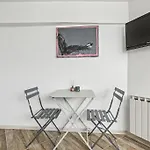 Studio With Little Garden-Terrace At Trocadero