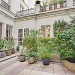 Spacious Vintage Duplex Flat - Gare Du Nord