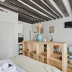 Charming Studio Center Of Paris