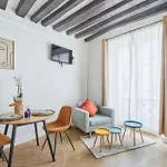 Charming Studio Center Of Paris