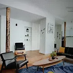 6 Arr Apartment