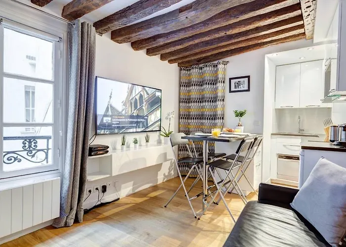 Quiet, Cozy, Design Apartment In Paris