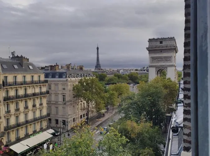 Place De L\'Etoile, Wagram With Ac