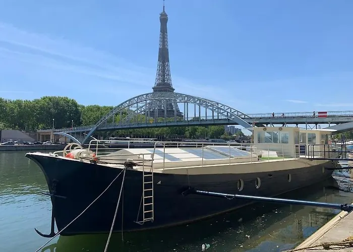 Sejour Sur Peniche De Luxe Face Tour Eiffel