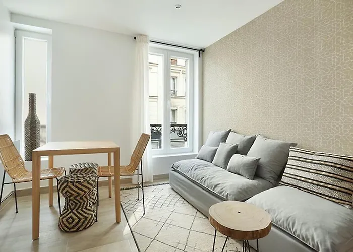 Apartment Center Of Paris By Studio Prestige