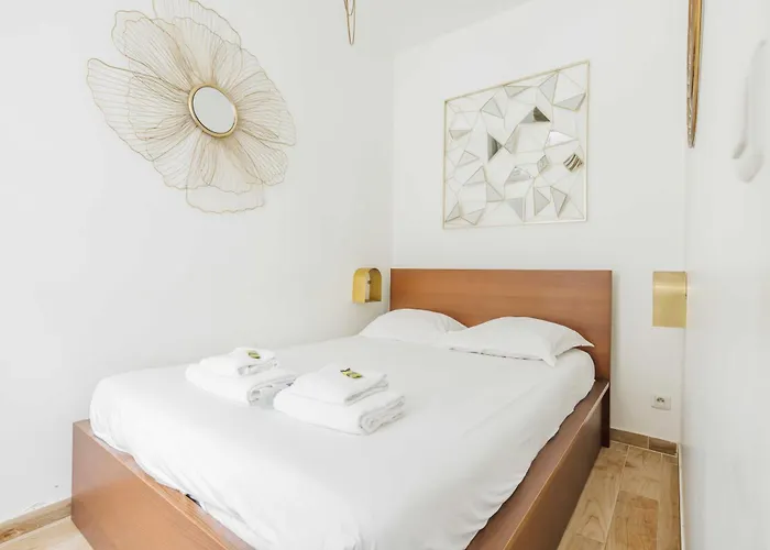 Cosy Parisian Apartment - St Lazare South Pigalle