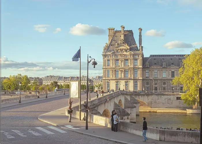 Apt Vue Louvre Et Seine
