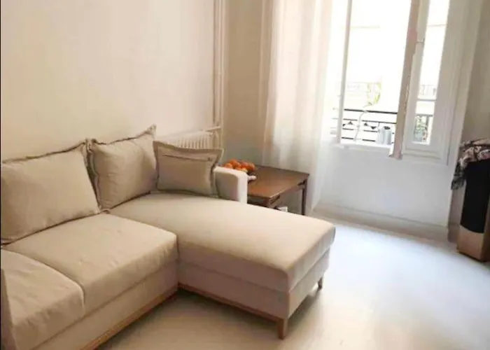 Louvre Apartment