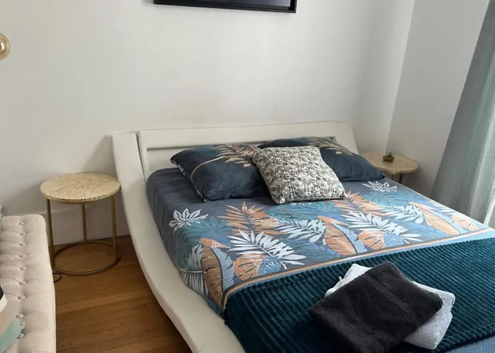 Guest Room Nearby Champs Elysees