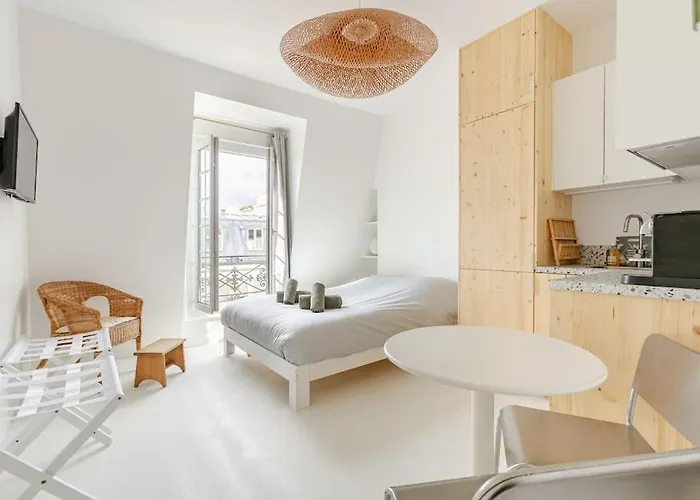 Charming Studio Ideally Located In Paris, 9Th