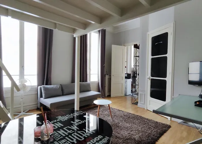 Rue Paul Valery - Paris 16 - 1160