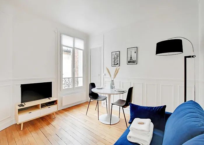 Charming Apartment Near The Eiffel Tower - Mobility Lease