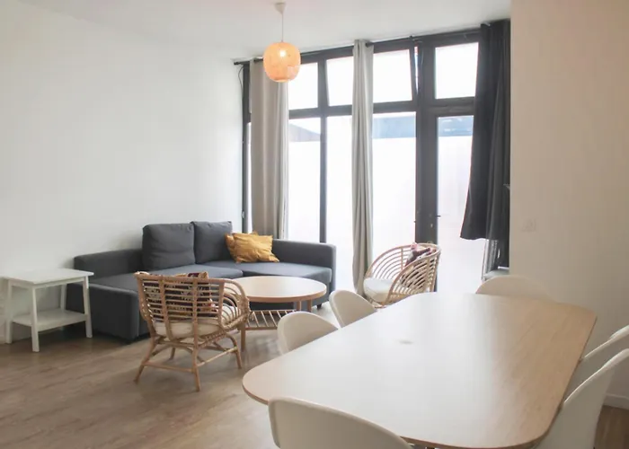 Spacious Appt Close To Place Monge