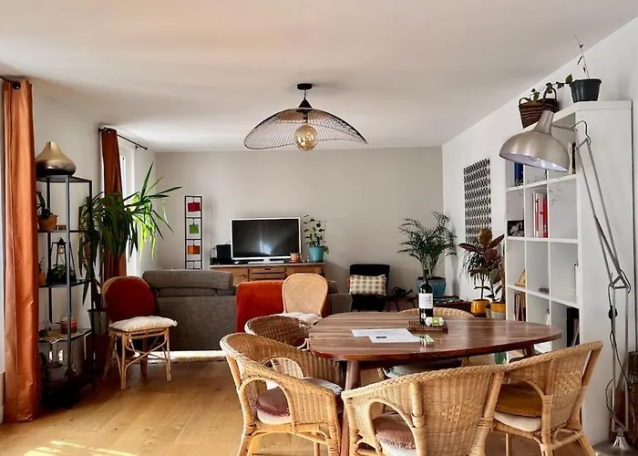 Large, Quiet, Familial Top Floor Duplex