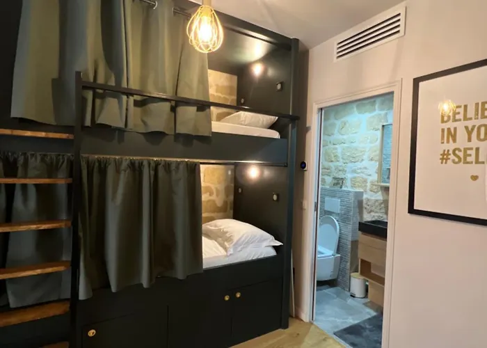 Fraternity-Hotel