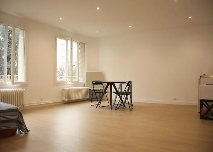 Renew Spacious & Quiet Apartment