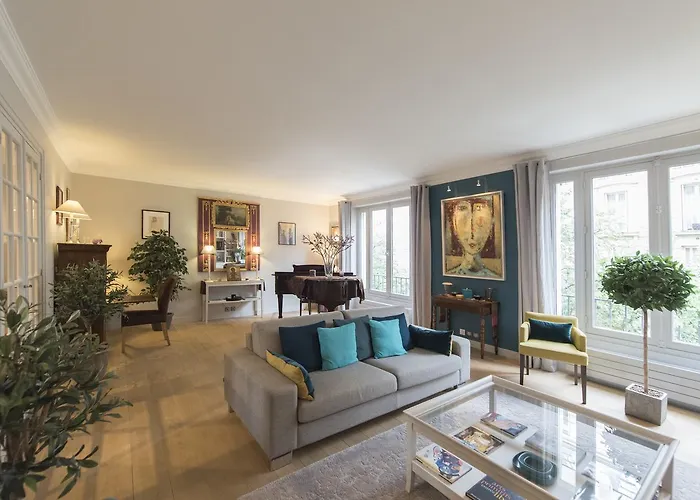 Veeve - Sophistication On Mozart Avenue