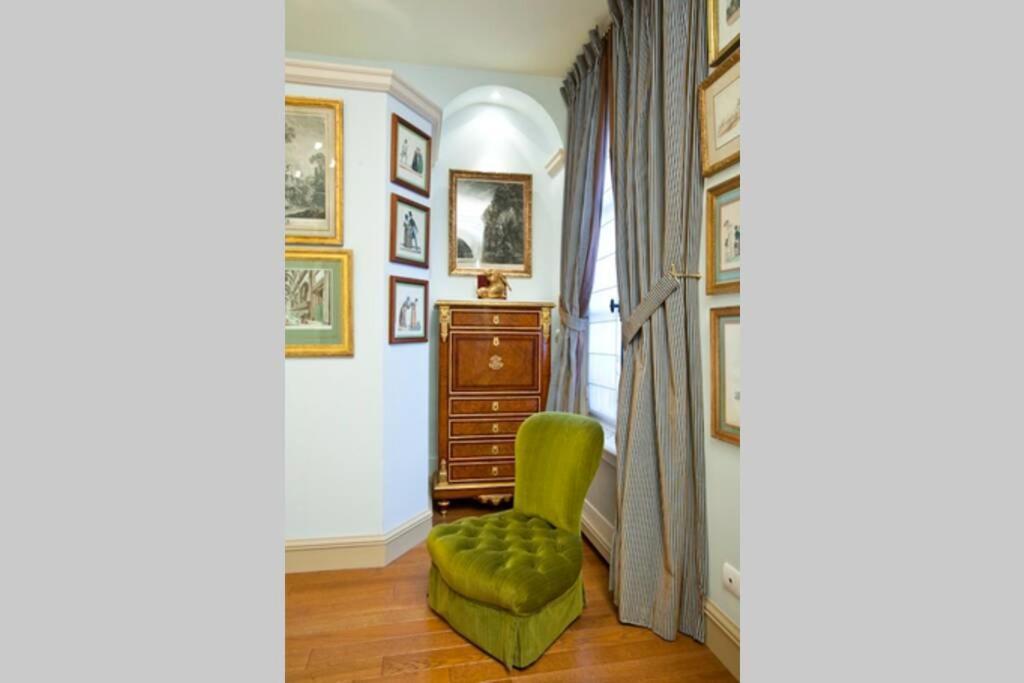 Apartment Champs-élysées Luxury Champagne Haven Paris