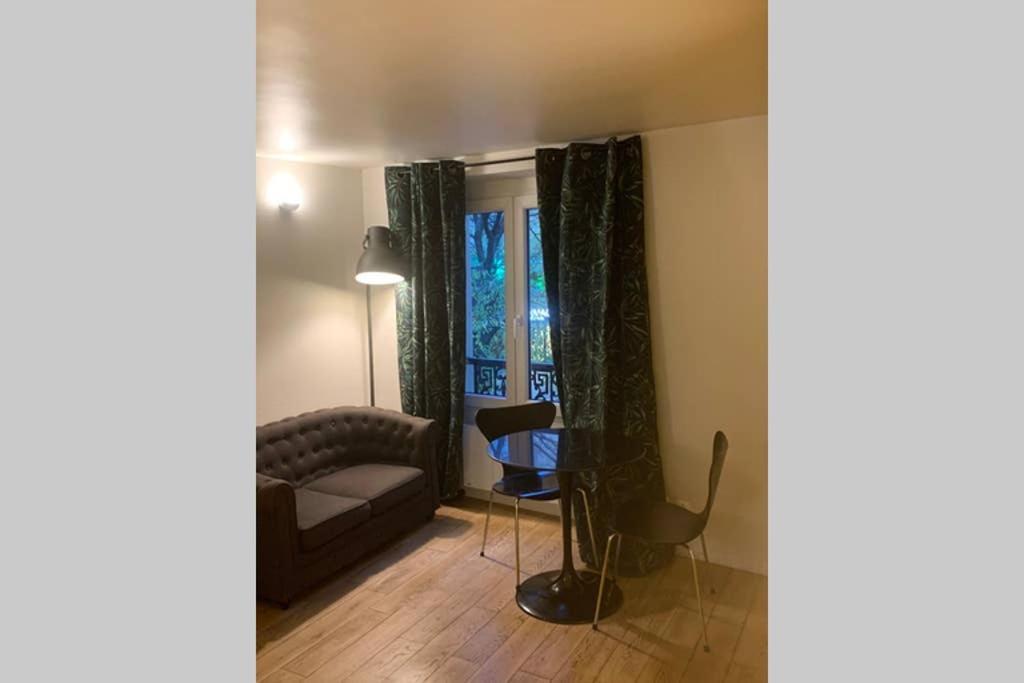 Charming Le Marais Retro Apartment Paris