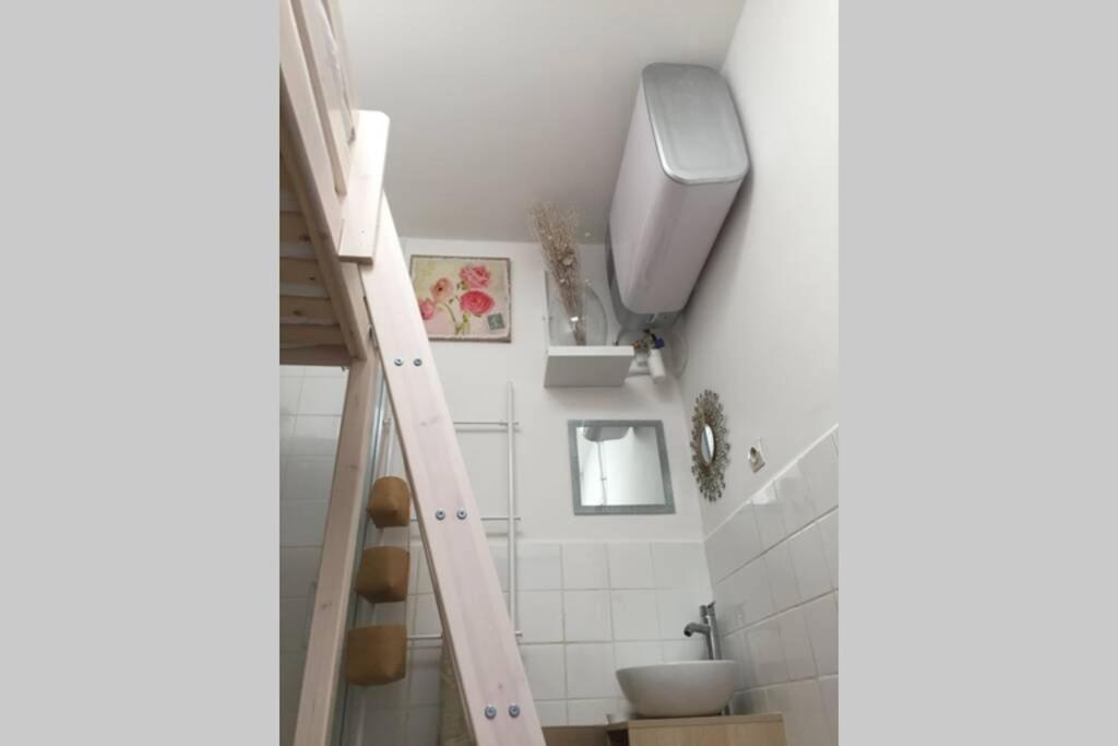 Le Studio De Martine: Parisian Charm Near Moulin Rouge
