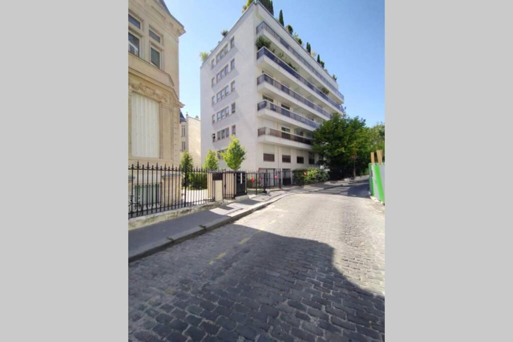 Chic Studio Champs-elysees Apartment Paris