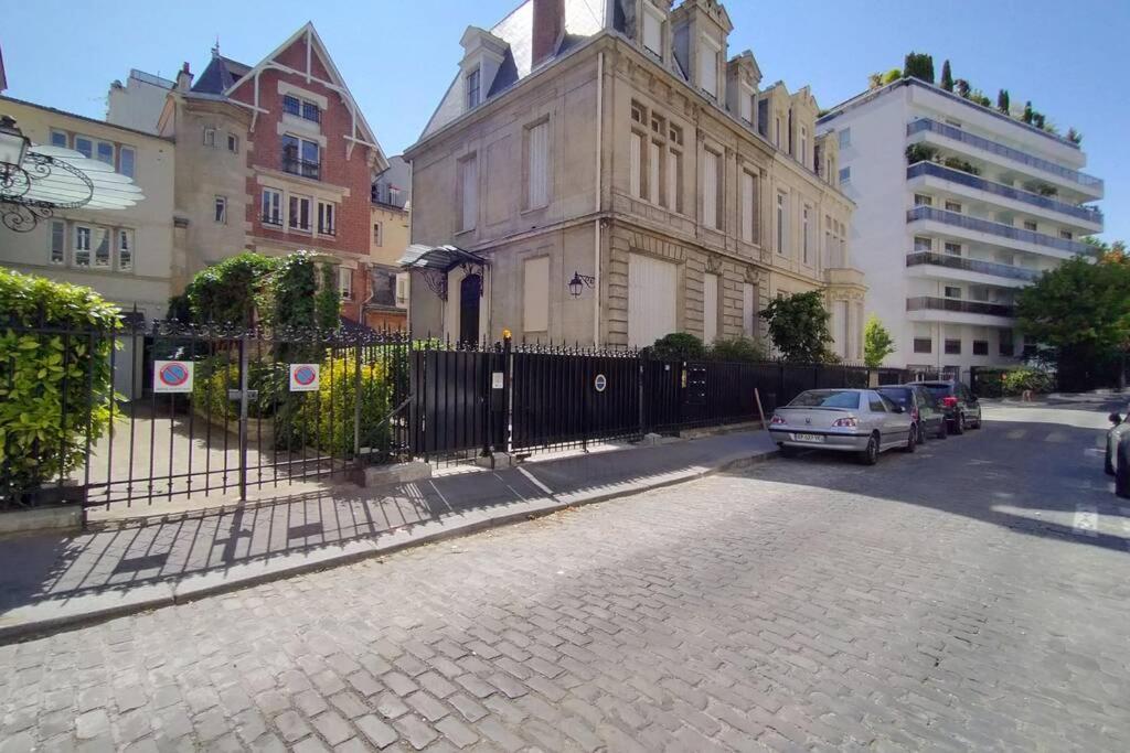 Chic Studio Champs-elysees Apartment