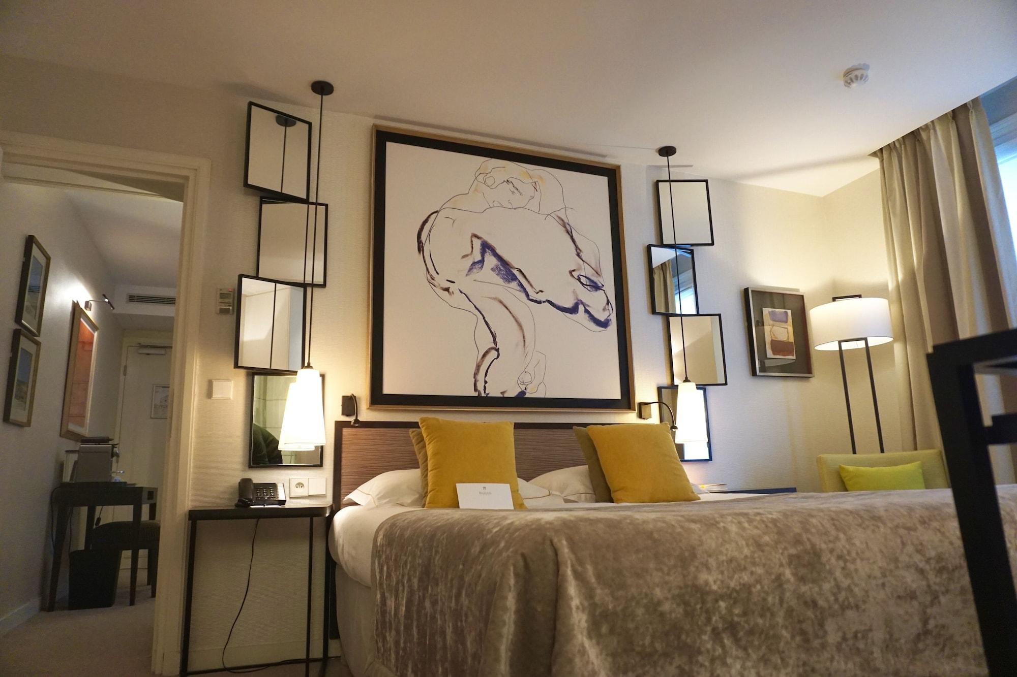 Hotel Balmoral Champs Elysees Paris