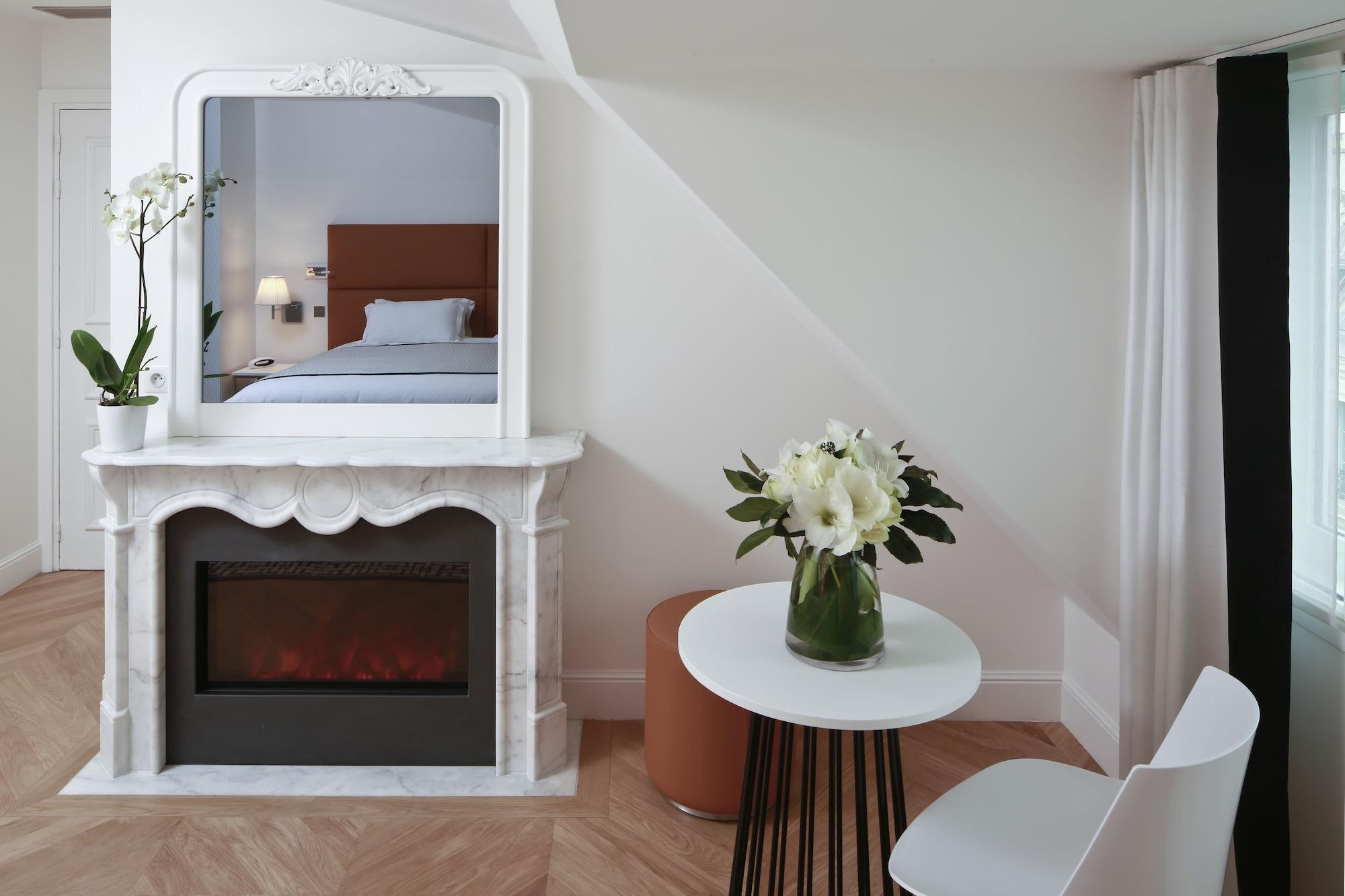 R De - Boutique 4*