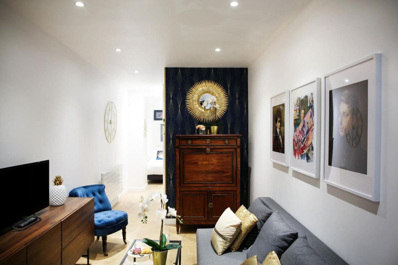 Big Studio Close To Montorgeuil Local Commercial * Paris