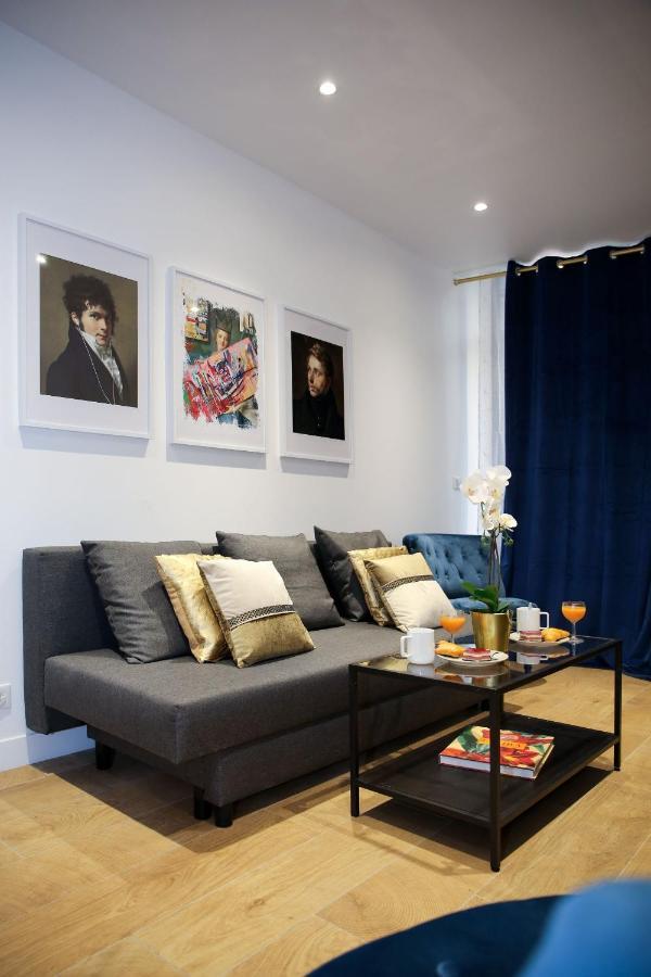 Big Studio Close To Montorgeuil Local Commercial