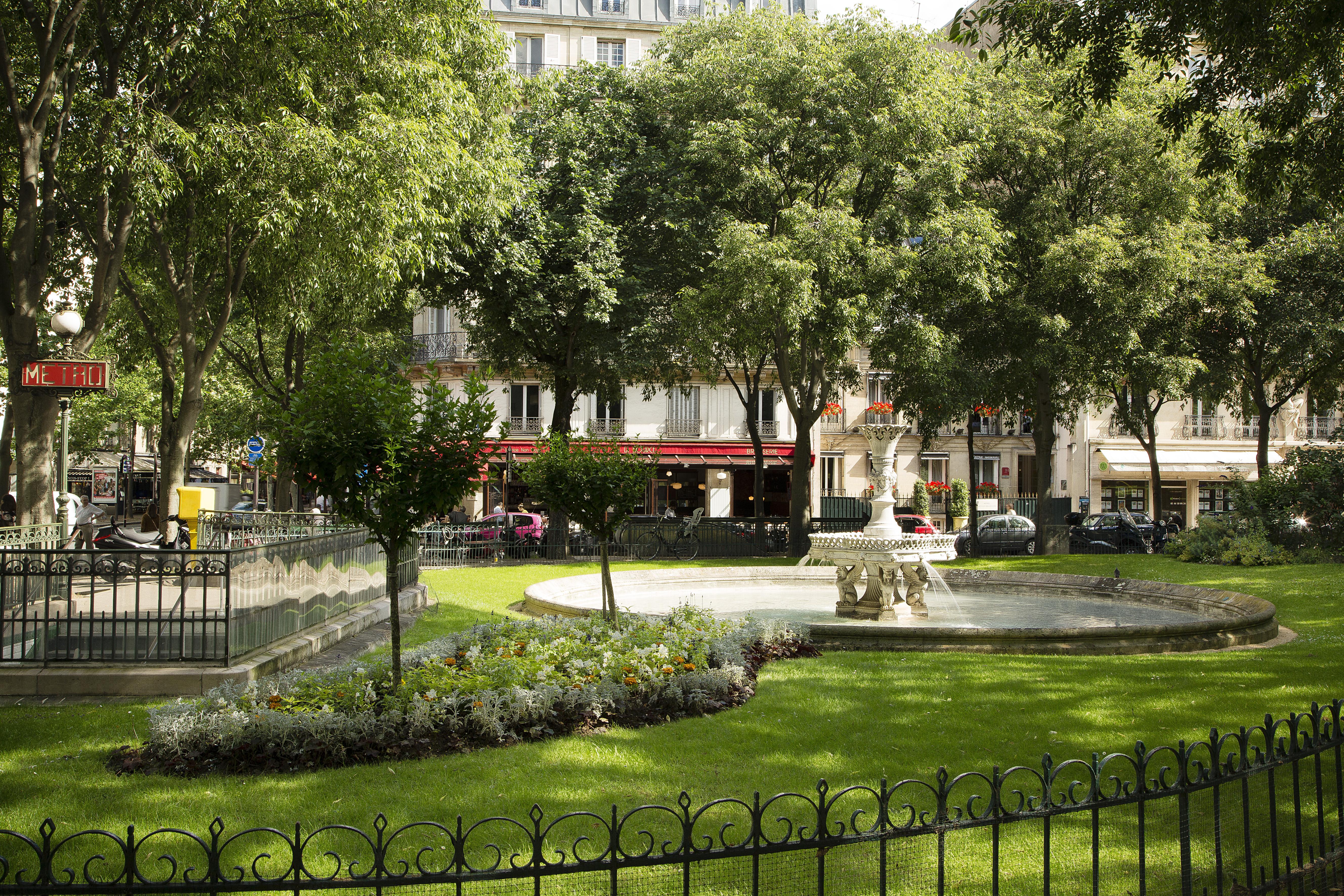 & De Latour Maubourg Paris