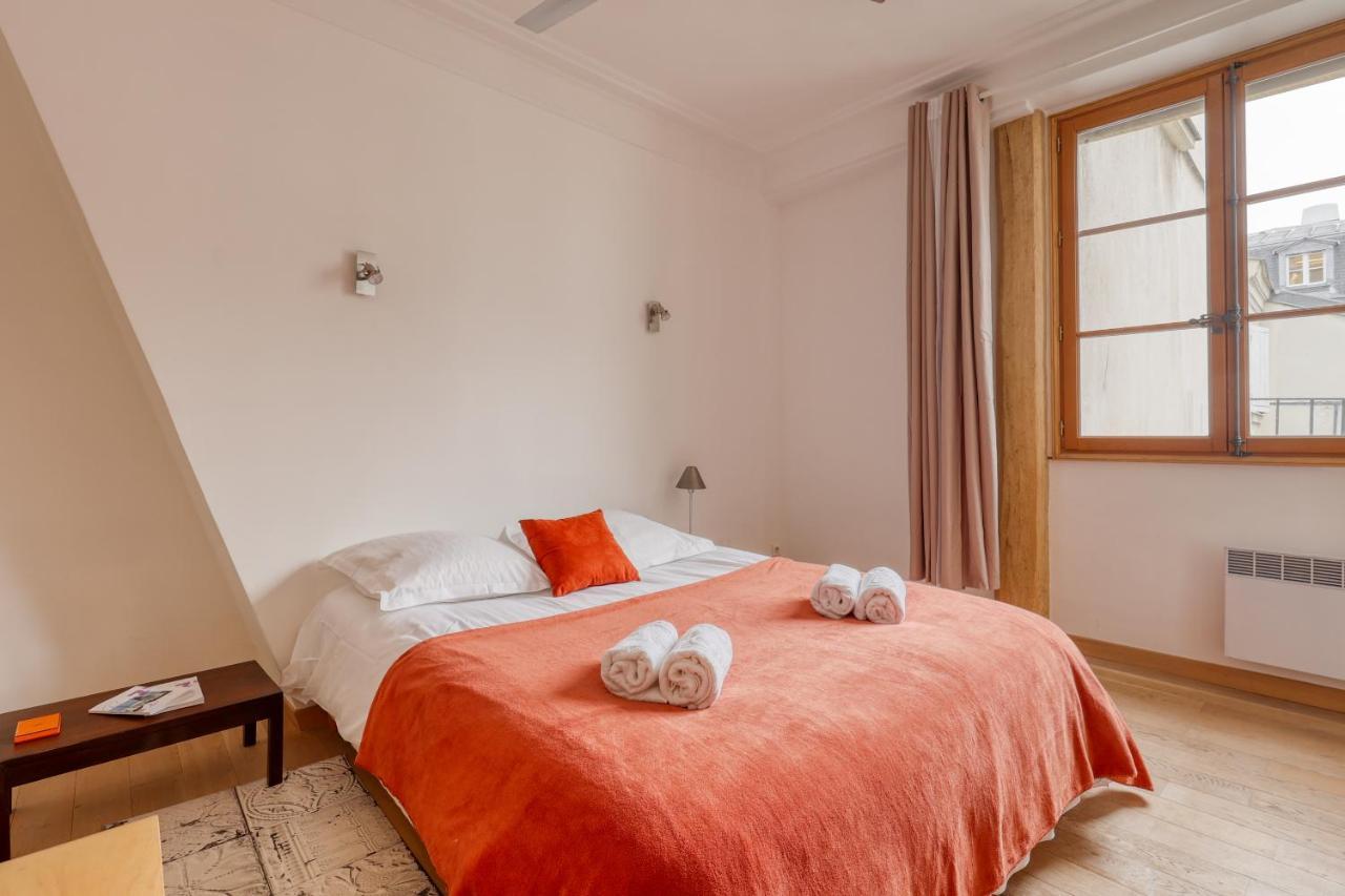 Bohemian & Authentic Parisian Flat - 07 Apartamento Paris