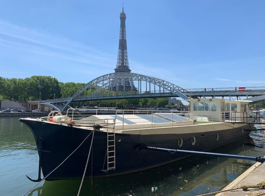 Sejour Sur Peniche De Luxe Face Tour Eiffel Botel *