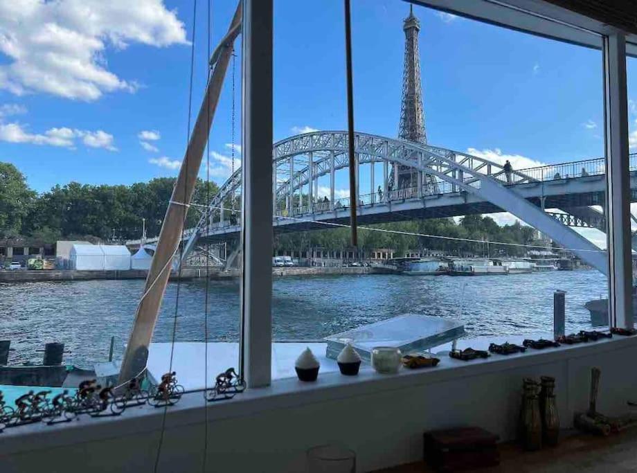 Sejour Sur Peniche De Luxe Face Tour Eiffel Botel Paris