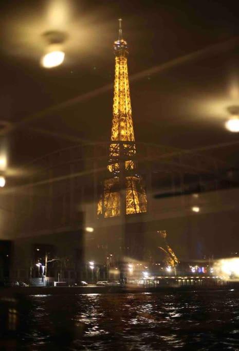 Botel Sejour Sur Peniche De Luxe Face Tour Eiffel Paris
