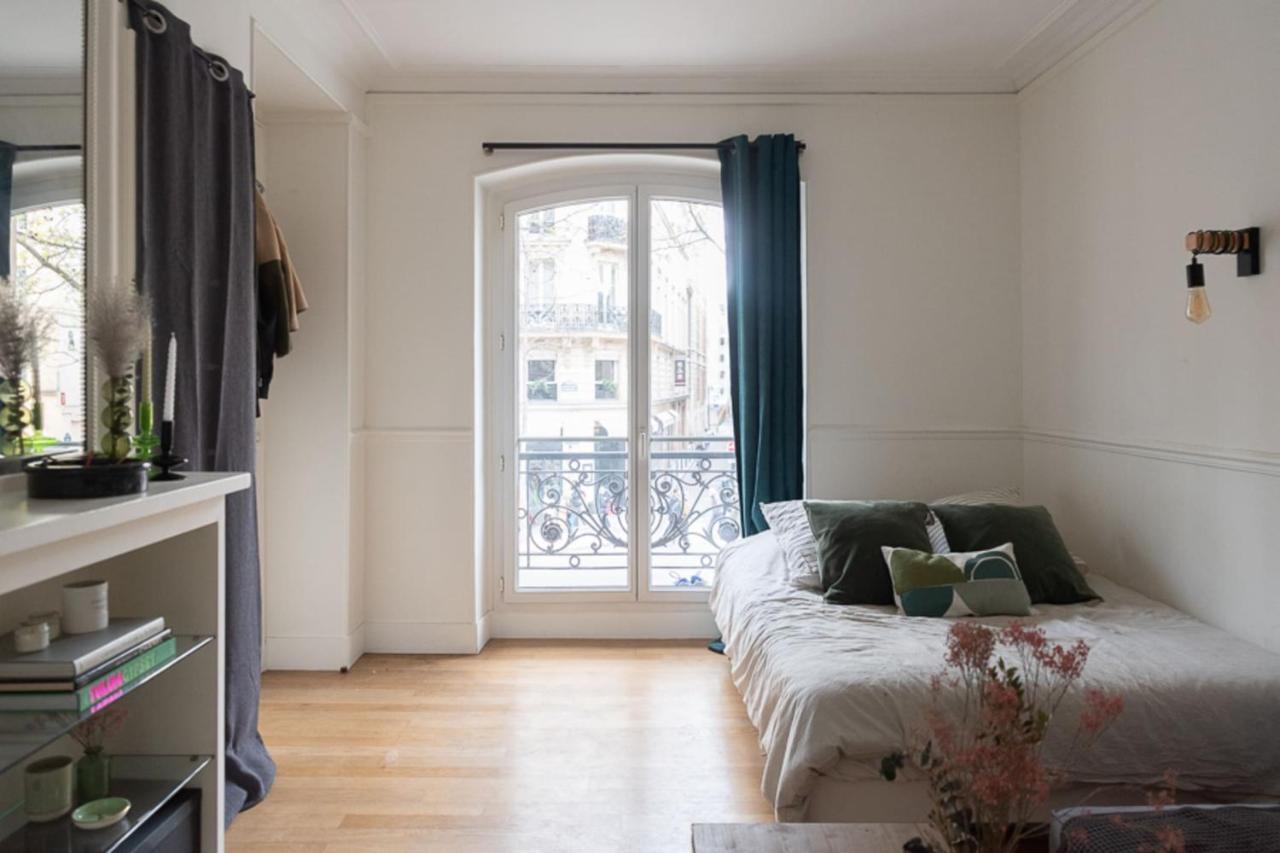 Bright Studio Near The Center Of Apartment *