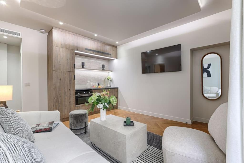 Mykeypers Great Luxury Flat 1br/4p - Champs Elysees Apartment Paris
