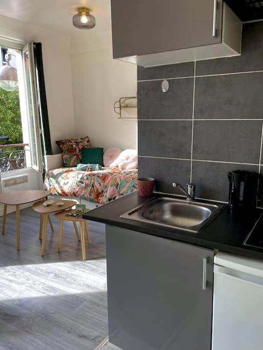 Charming Bright Sunny Near Canal St Martin Paris
