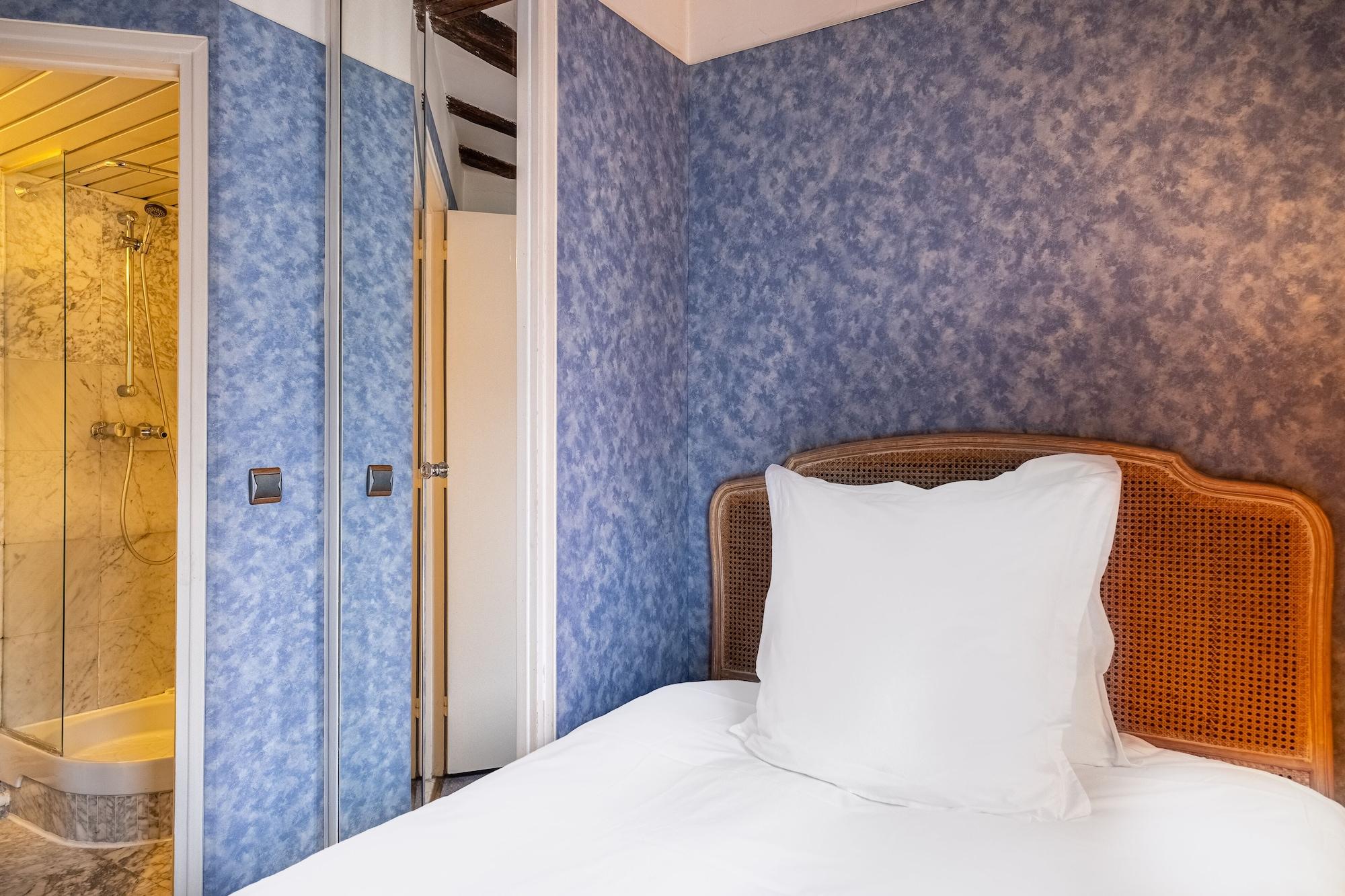 Baudelaire Opera Hotel