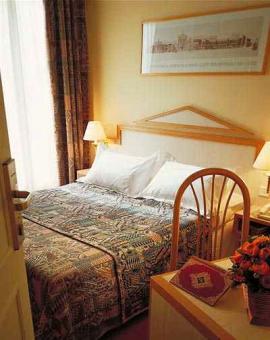 Belloy Saint Germain Hotel