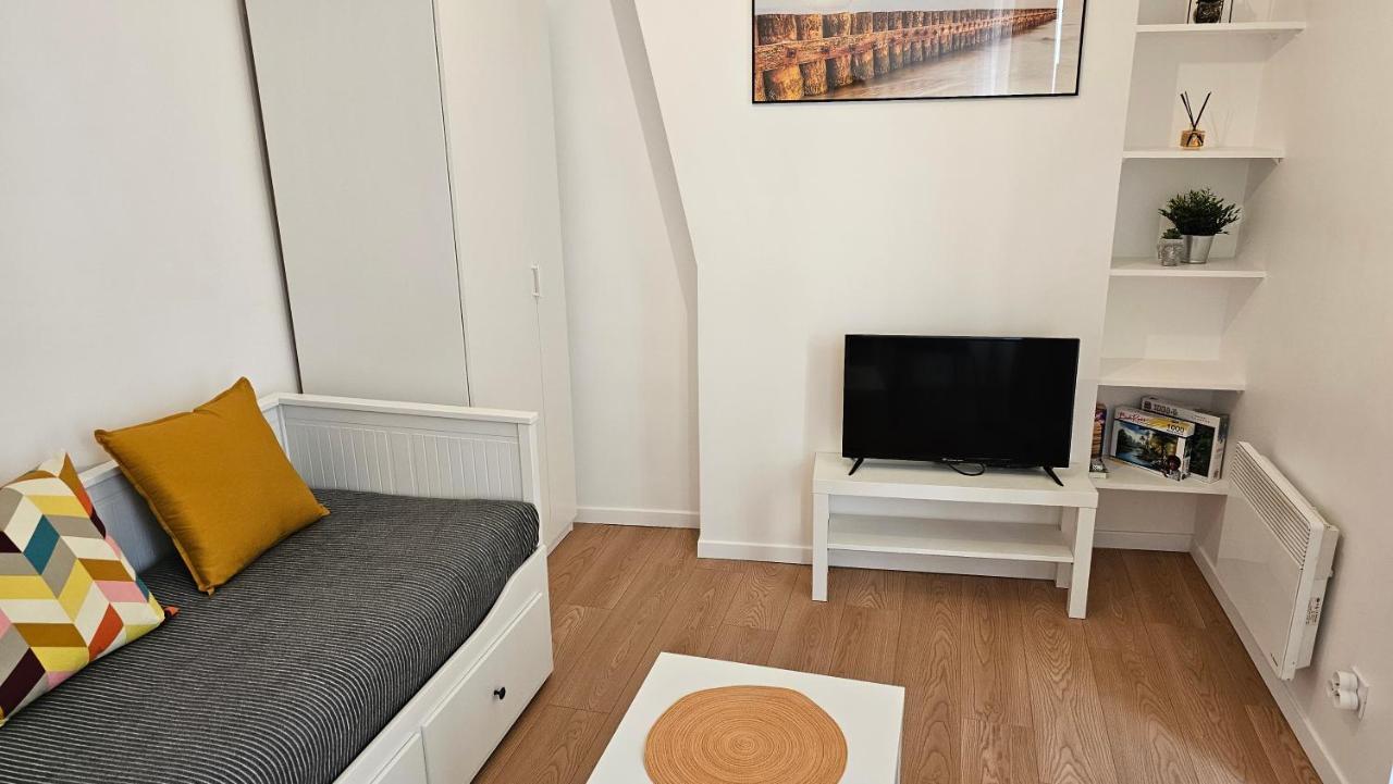 Fantastic Renovated Studio In Apartment *