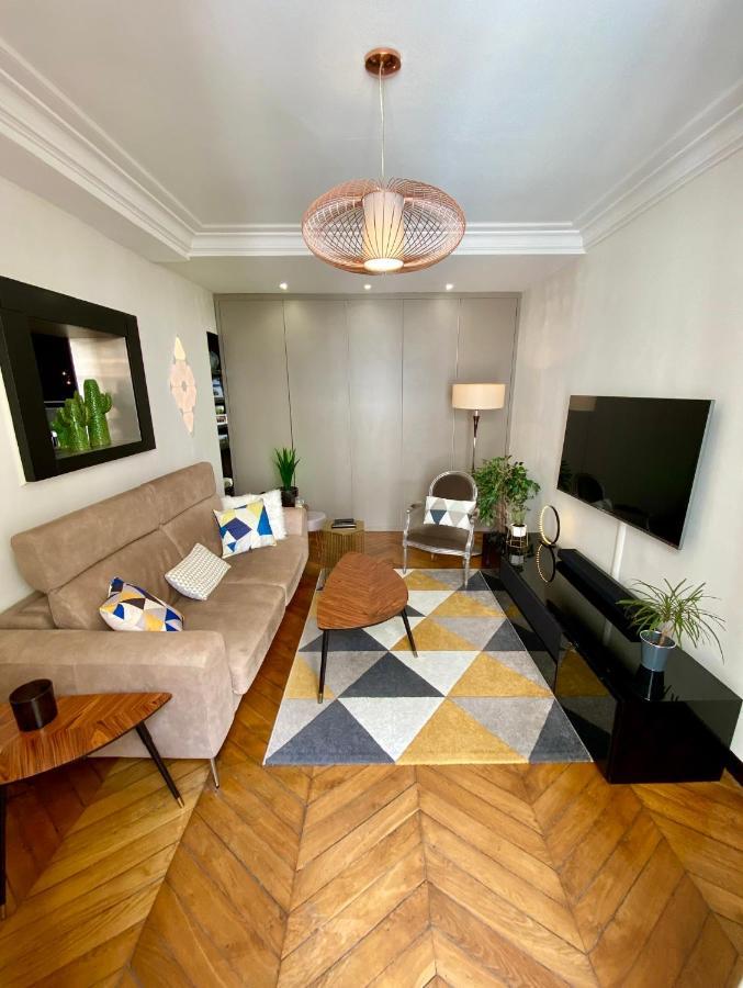 Moderne - Champs Elysees Haussmann Apartment Paris