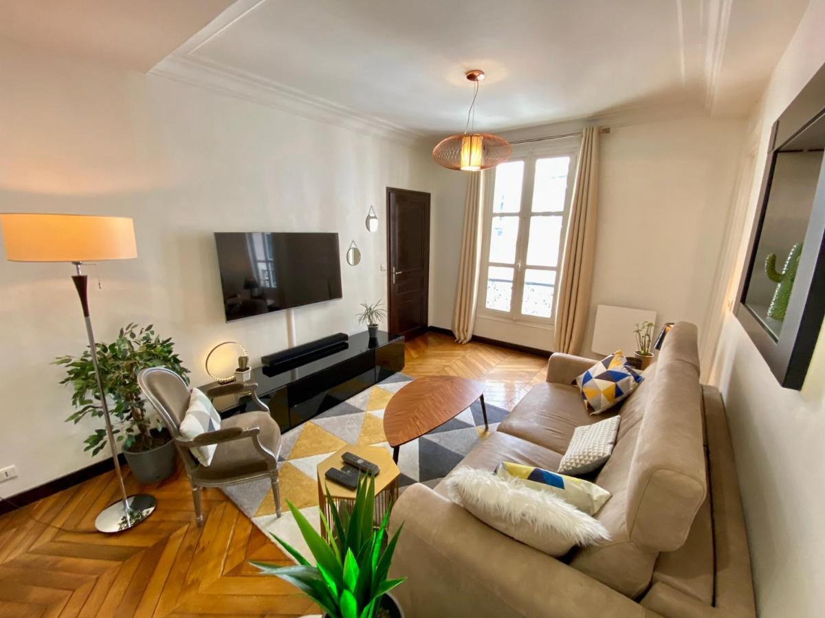 Moderne - Champs Elysees Haussmann Apartment Paris