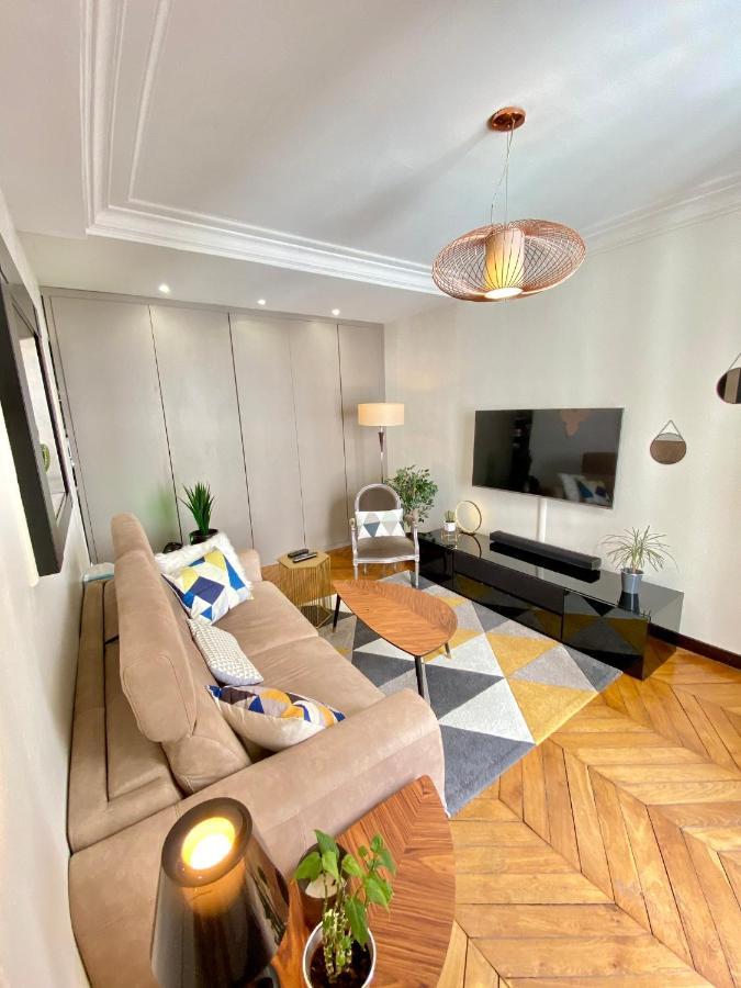Moderne - Champs Elysees Haussmann Apartment *