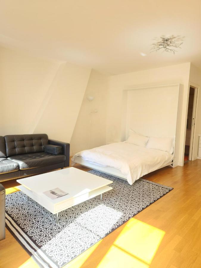 9 Rue François Miron * Paris