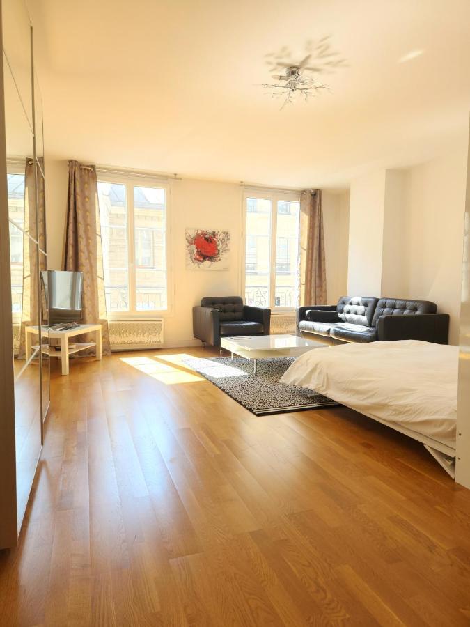 9 Rue François Miron * Paris